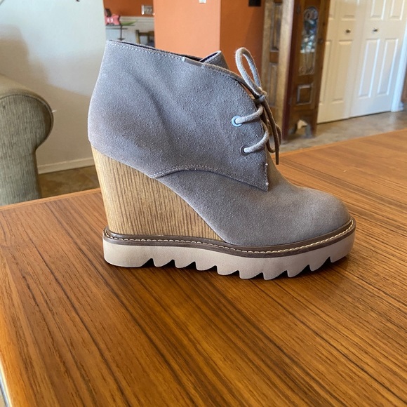 BCBGeneration Nariska Wedge Ankle Boot NWOT. - Picture 3 of 3